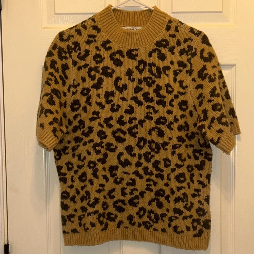Abercrombie & Fitch Leopard Print Short Sleeve Sweater - Picture 5 of 10